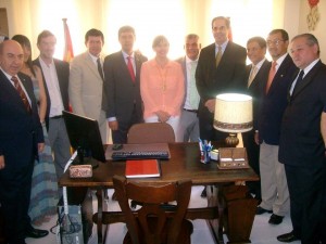 600809_523635381035465_2074691087_n[1]